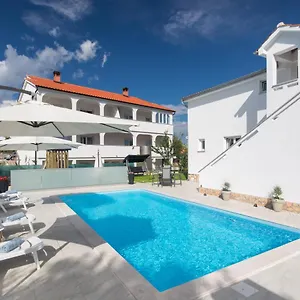  Apartment Lijan